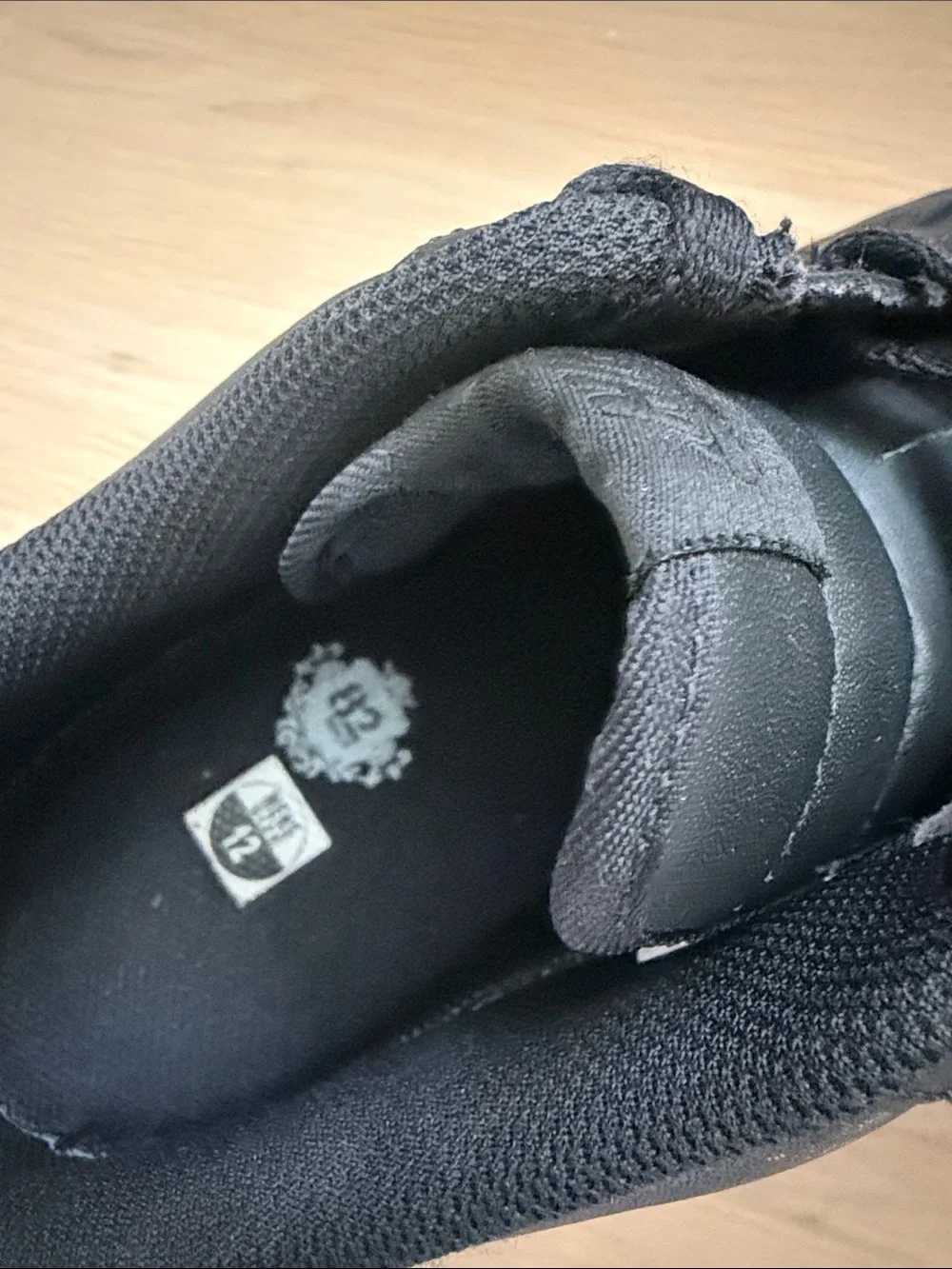 Nike Men's Black Low-Top Leather Sneakers
